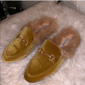 Gold mule furry Cape Robbin